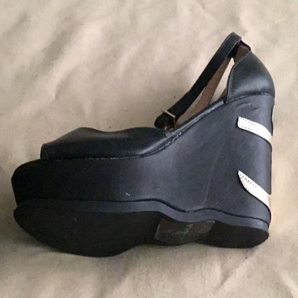 HEELS - Picture 3 of 5
